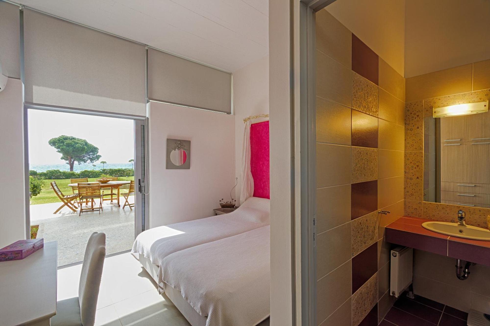 Beachfront Villa Hoopoe Schinias, Marathon Kültér fotó